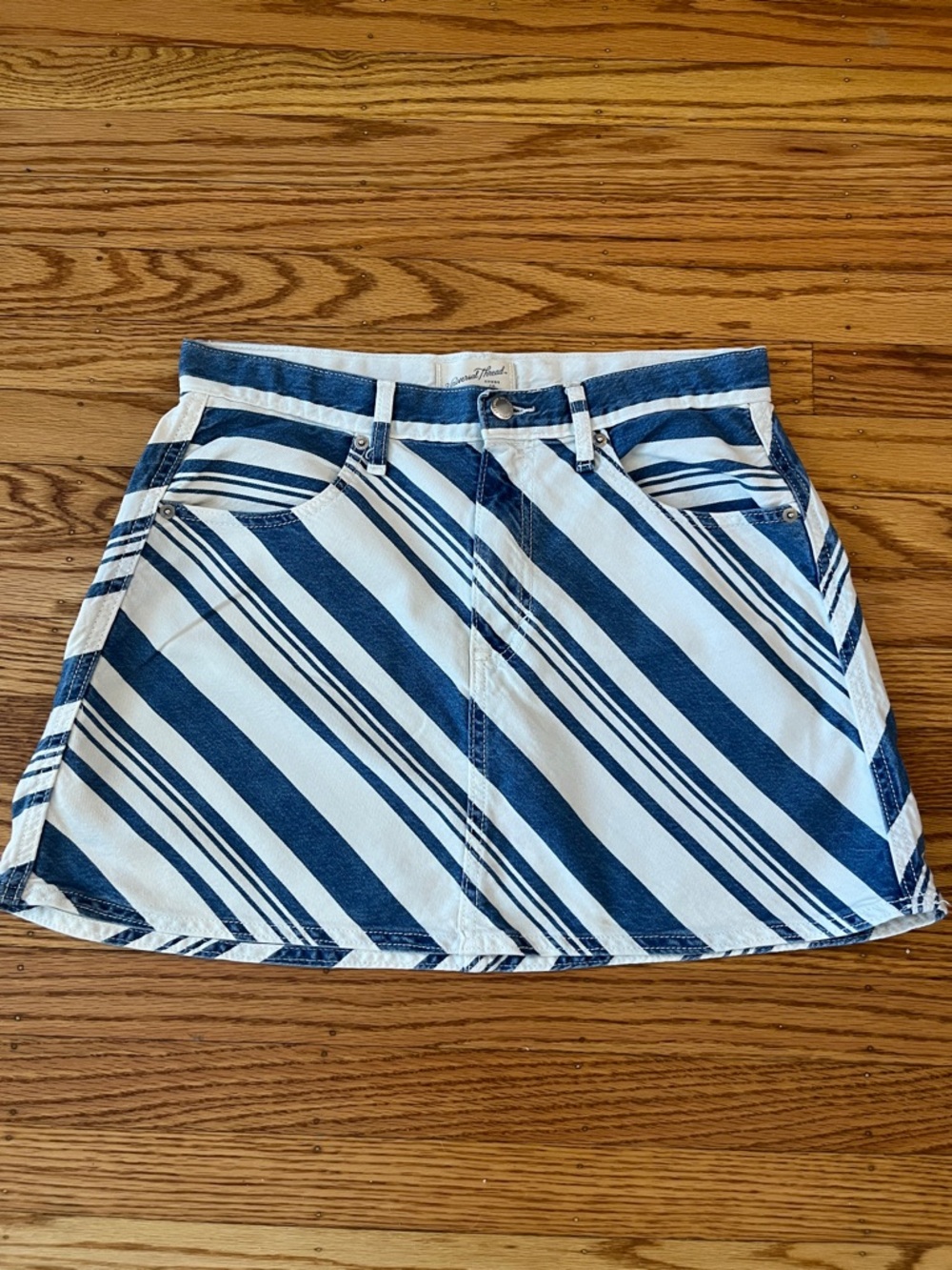Universal Thread Striped Denim Mini Skirt Size 8 Blue White High Rise Jean Skirt